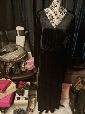 Elegant Black Velvet Maxi Dress